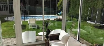 Spacious rural house with private swimming pool 5 km from Santiago de Compostela.