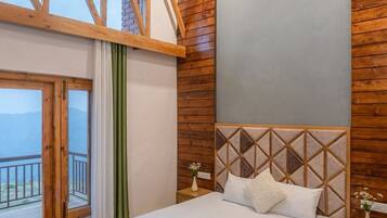 Luxury Room | Rollaway beds, free WiFi, bed sheets