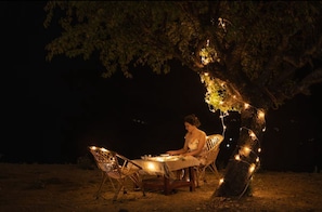 Outdoor dining - Ridge View Cottages (Chakrata)