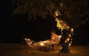 Outdoor dining - Ridge View Cottages (Chakrata)