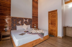 Luxury Room | Rollaway beds, free WiFi, bed sheets