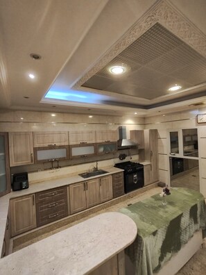 Private kitchen - Cozy Studio Inside a Shared Villa (Ajman)