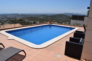 Outdoor pool - Apartment attached to villa with panoramic views and private pool (Sitges)