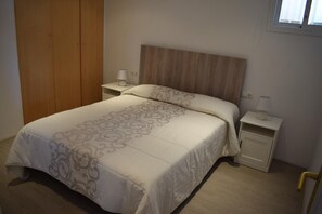 2 chambres, fer et planche à repasser, Wi-Fi gratuit, draps fournis