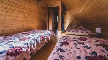 House | 3 bedrooms, individually furnished, iron/ironing board, bed sheets