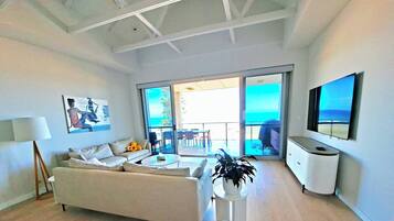 Apartment, 3 Bedrooms, Accessible | Living room