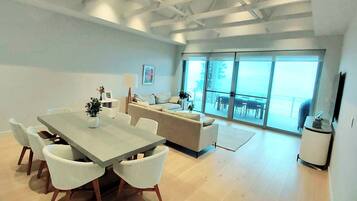 Apartment, 3 Bedrooms, Accessible | Dining room