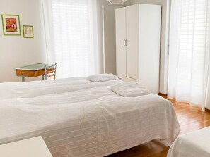 3 bedrooms, Internet