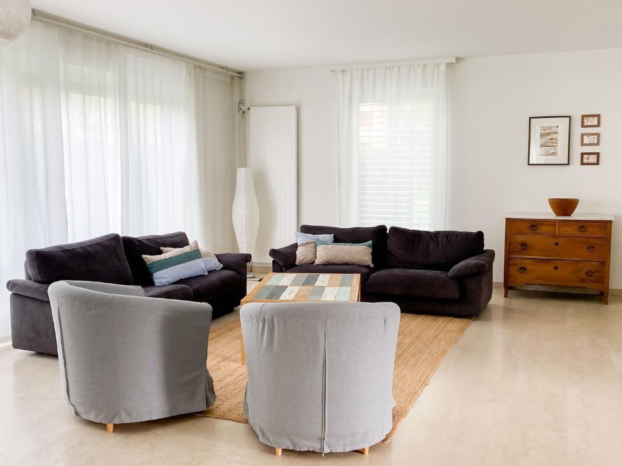 Fernseher, Kamin, DVD-Player