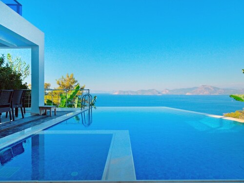 Villa mit unfassbarem Meerblick by Interhome