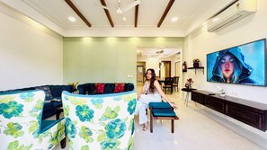 Basic Single Room | Living area