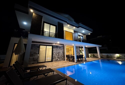 Luxuriöse Villa "Galaxy V4", 300 Meter vom Meer by Interhome