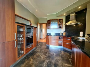 Fridge, microwave, oven, dishwasher - Foz da Ria by Interhome (Bensafrim)