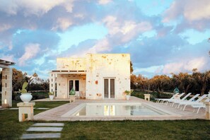 Pool - Villa Wei with private pool in Ostuni | TIPICO Collection (Ostuni)