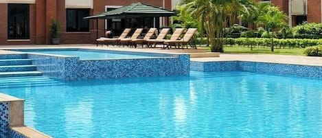 Deluxe-lejlighed - balkon - byudsigt | Pool