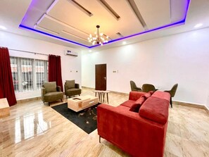 Deluxe Apartment, Balcony, City View | Living area - Ennyln Apartment (Abuja)