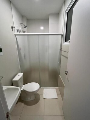 Buồng tắm vòi sen, khăn tắm 