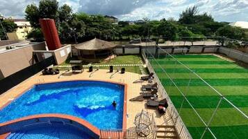 Deluxe Apartment, Balcony, City View | Kolam renang