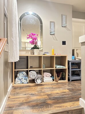 Interior - Enjoyable bedroom in shared house in charming Kent suburb (Kent)