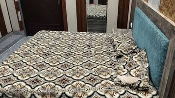 Rollaway beds, free WiFi, bed sheets