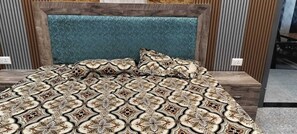 Luxury Room | Rollaway beds, free WiFi, bed sheets