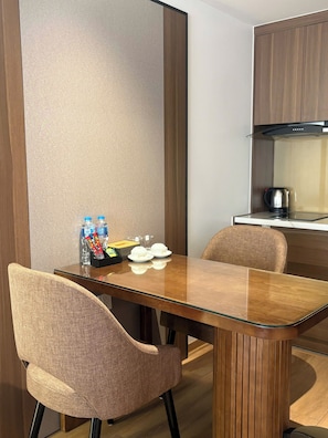 Superior Suite, City View | Dining - ASEAN MINH NGUYET HOTEL (Vinh Yen)