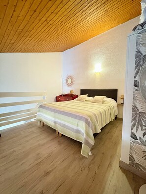 1 bedroom - Iodine-filled getaway in St Palais sur mer - close to the beach - Apartment sleeps 4 (Saint-Palais-sur-Mer)