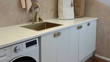 House, 2 Bedrooms, Balcony | Laundry