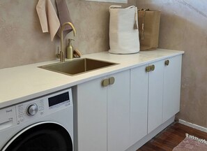 House, 2 Bedrooms, Balcony | Laundry - Surrounded by Nature With Panoramic Mountain Views (Lower Beechmont)