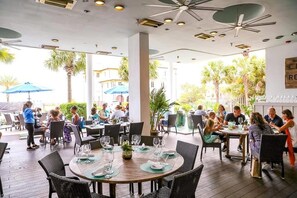Outdoor dining - Sale~30A Hideaway~15 Min Beach Walk~2 Comm Pools-Beach Gear (Santa Rosa Beach)