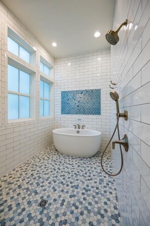 Shower, hair dryer - Sale~30A Hideaway~15 Min Beach Walk~2 Comm Pools-Beach Gear (Santa Rosa Beach)