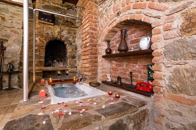 Cozy 1-bedroom cabin in amazing Şirince with AC