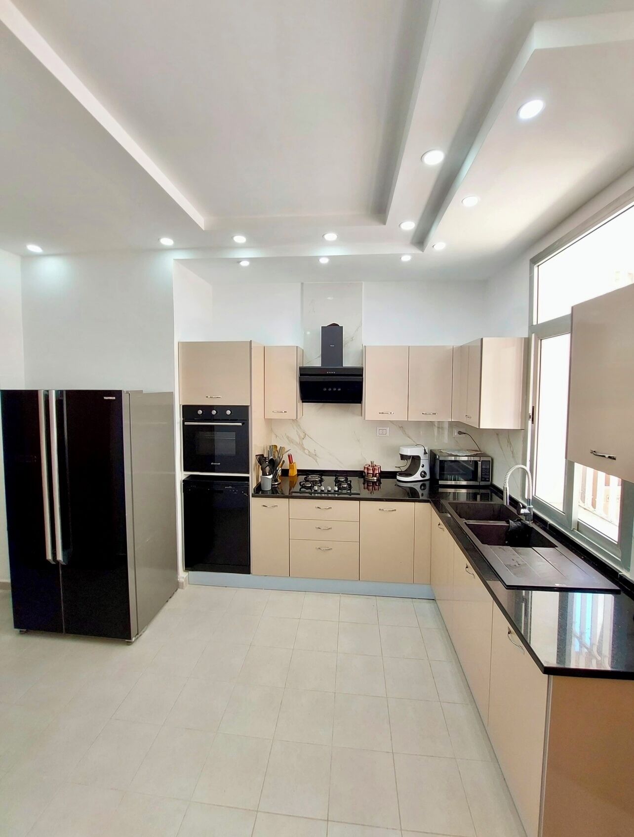 Deluxe Penthouse, Patio, Pool View | Private kitchen | Fridge, microwave, oven, stovetop