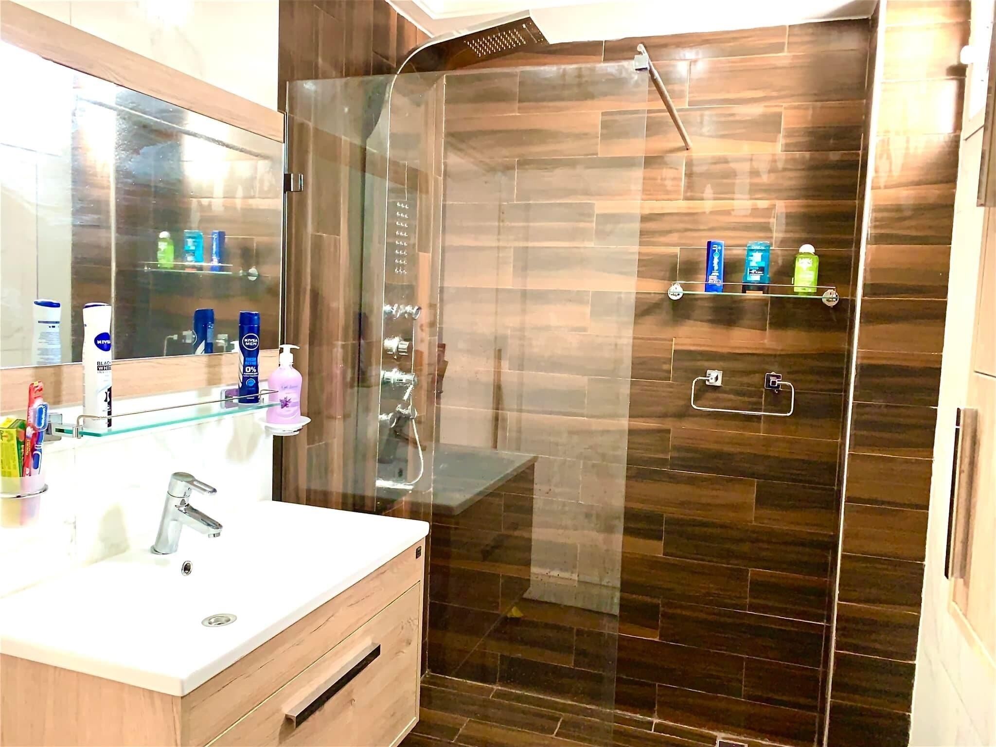 Comfort Apartment, Patio, Garden View | Bathroom | Towels, toilet paper