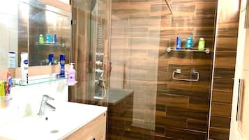 Comfort Apartment, Patio, Garden View | Bathroom | Towels, toilet paper