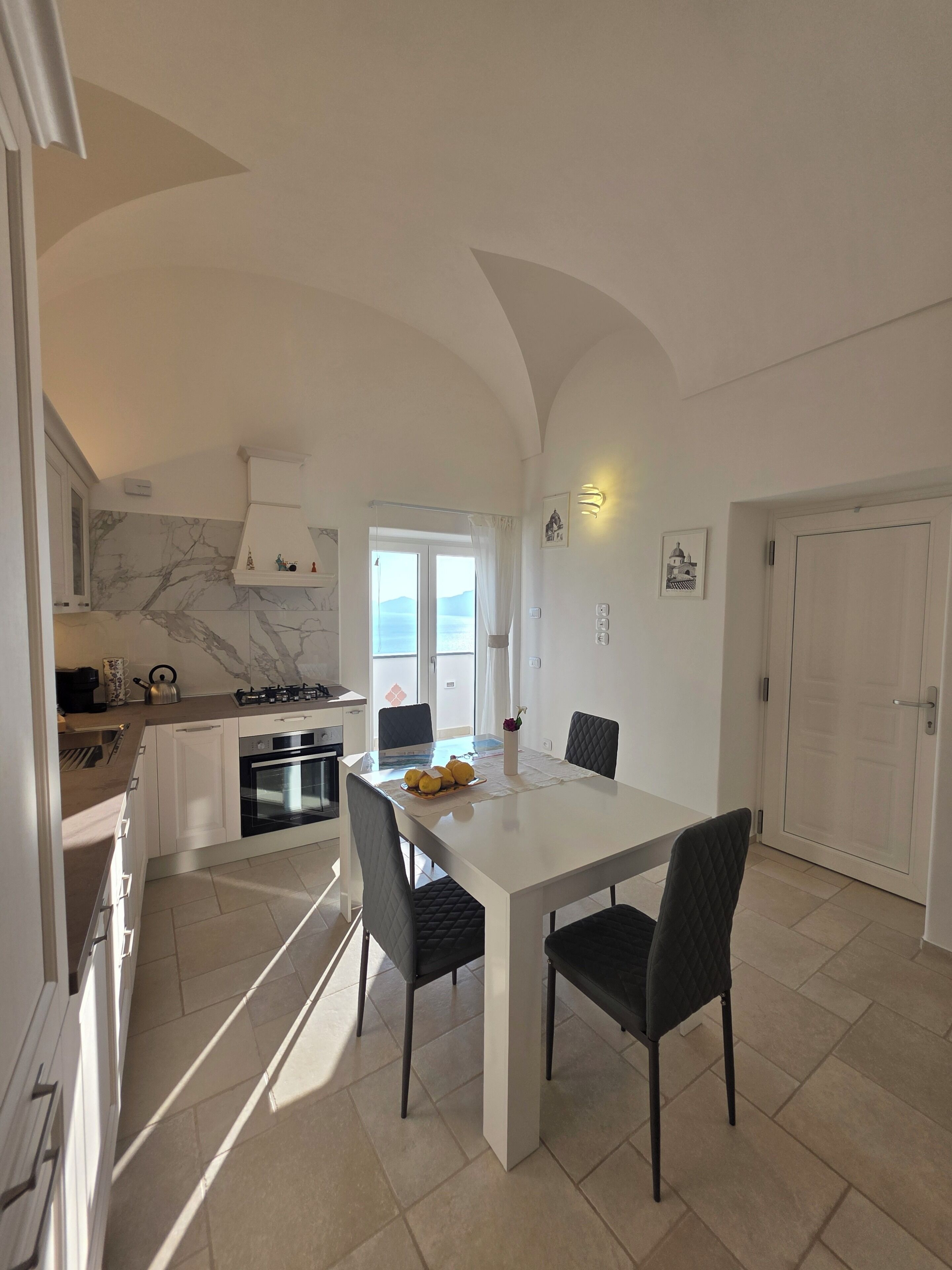 Microonde, forno, piano cottura, lavastoviglie