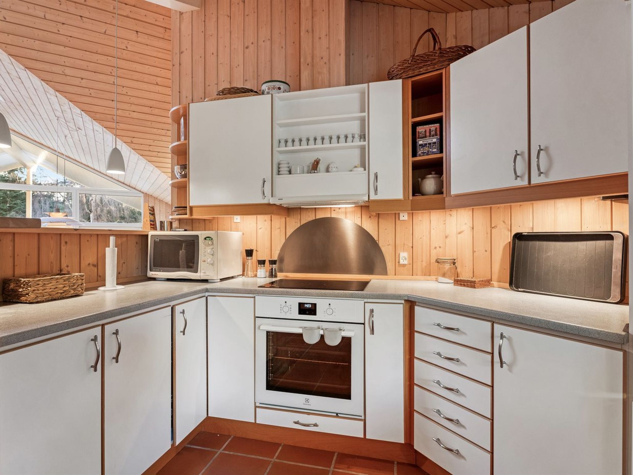 Réfrigérateur, micro-ondes, lave-vaisselle