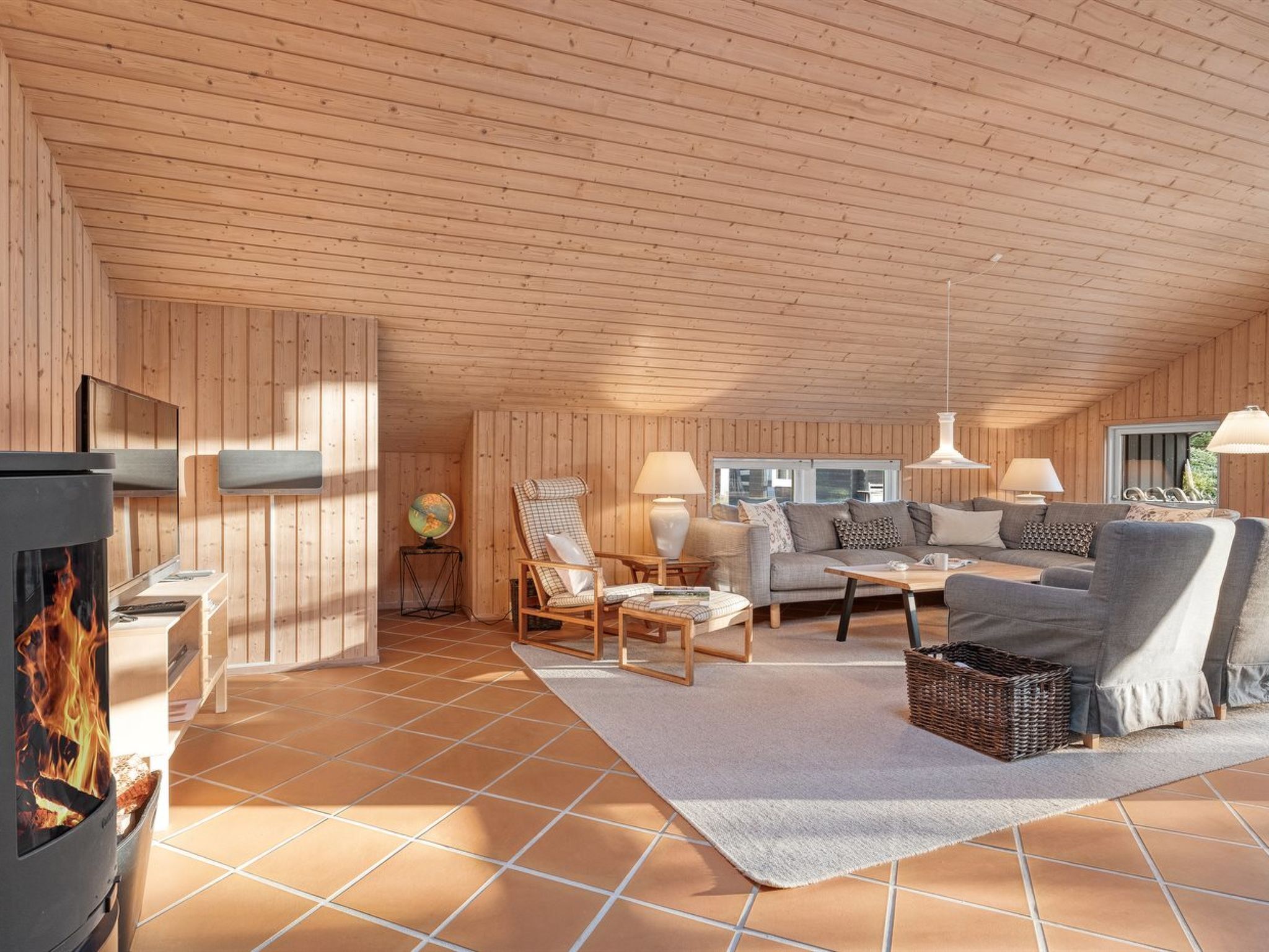 Télévision, cheminée