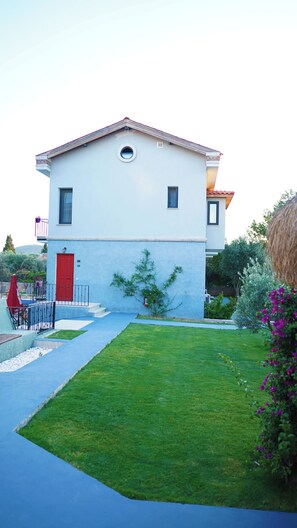 Basic Room | Property grounds - Karyada Village (Izmir)