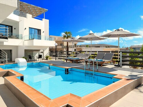 Pnoe Beachside Suite by Interhome