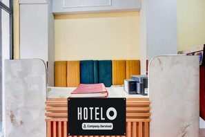 House | Meja sambut tetamu