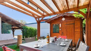 Outdoor dining - swimmingpool - Strand - Geschäfte by Interhome (Andernos)