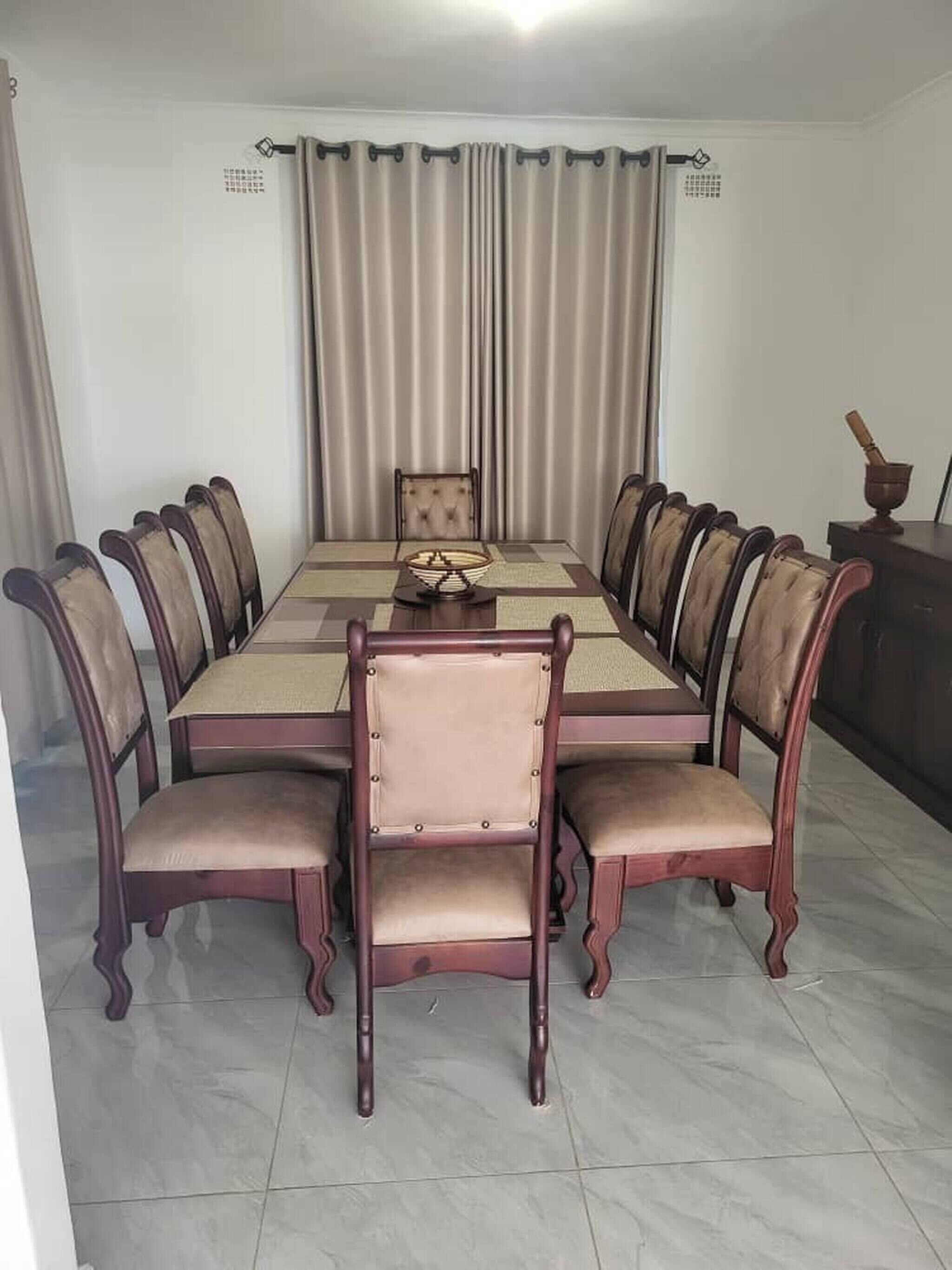 House, 5 Bedrooms | Dining room