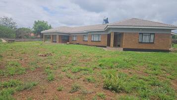 House, 5 Bedrooms | Exterior