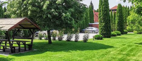 تناول الطعام بالخارج