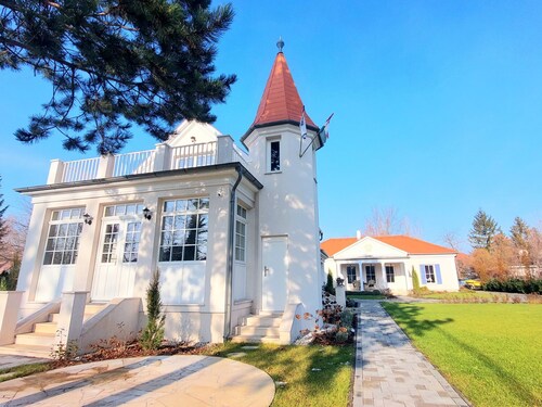 Villa für zehn Gäste 200 Meter vom Strand by Interhome