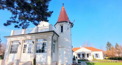 Villa für zehn Gäste 200 Meter vom Strand by Interhome