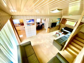 TV - Großes Ferienhaus in Siófok mit Privatem Pool by Interhome (Siofok)