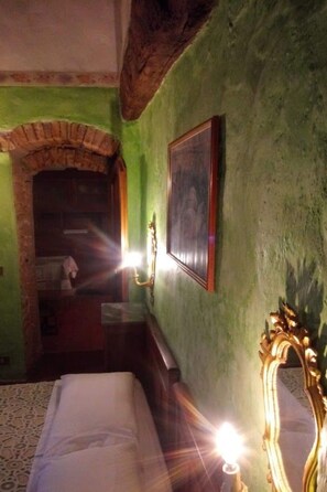 Room - Unsere Kunden sind unsere Freunde by Interhome (Siena)
