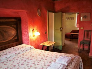 Room - Unsere Kunden sind unsere Freunde by Interhome (Siena)